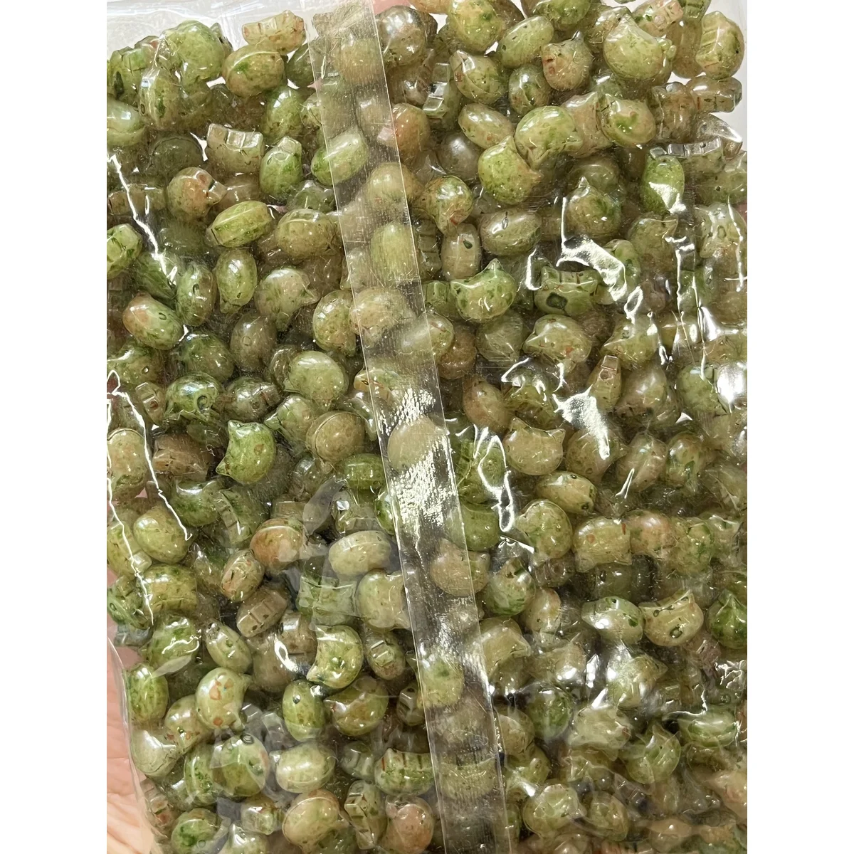 Green Picasso-style glass cat-head beads in the photographed sales bag – 10 × 8 mm